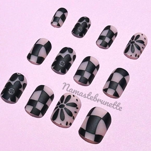 2/$16 Black Matte Floral Checkerboard Press On Nails - Picture 8 of 16